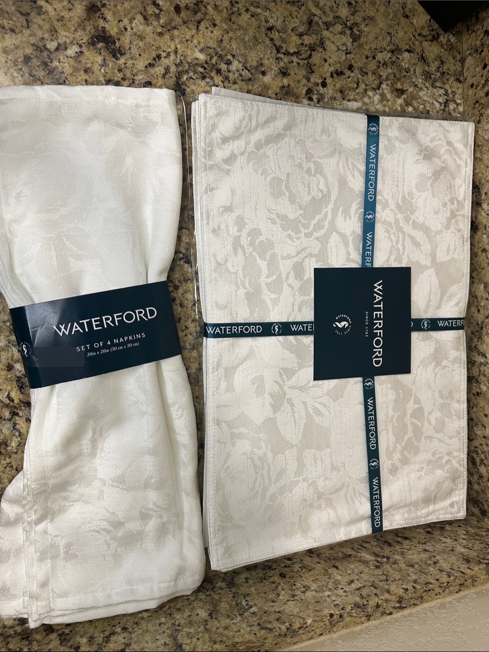 🎈New🎈Waterford Carolan White Set of Four Placements and Set of Four Napkins